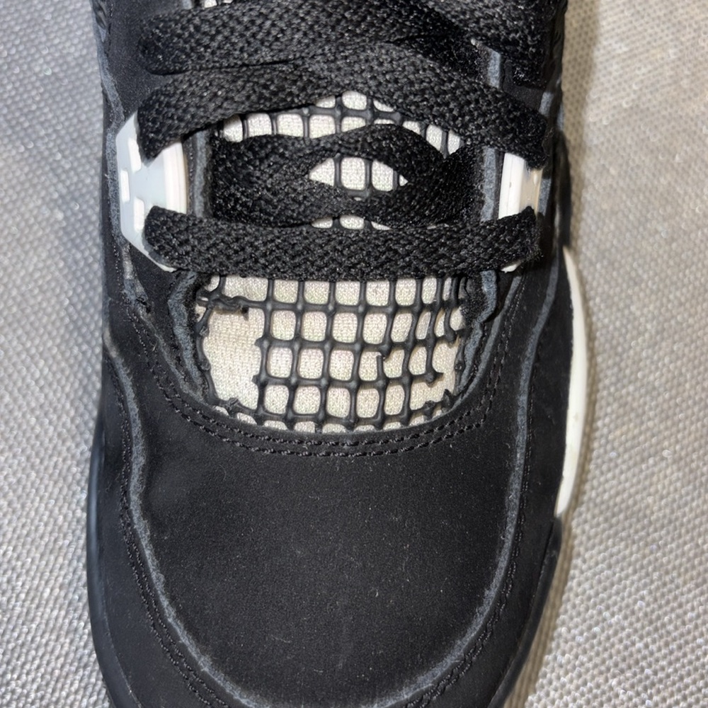 Jordan 4 White Thunder size 5.5Y…. - Picture 6 of 6
